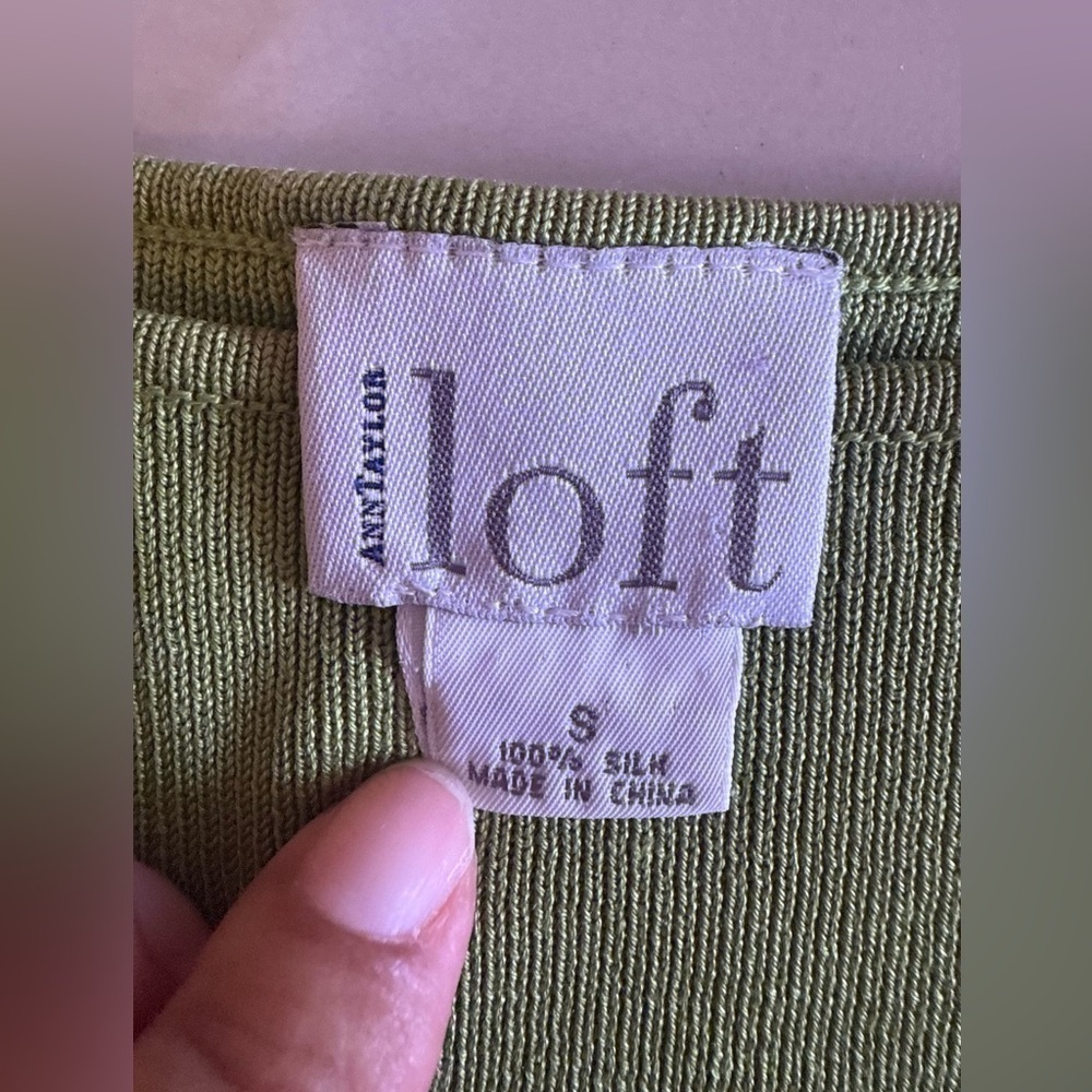 Ann Taylor LOFT beautiful olive green 100%Silk top weater olive green - Picture 11 of 11